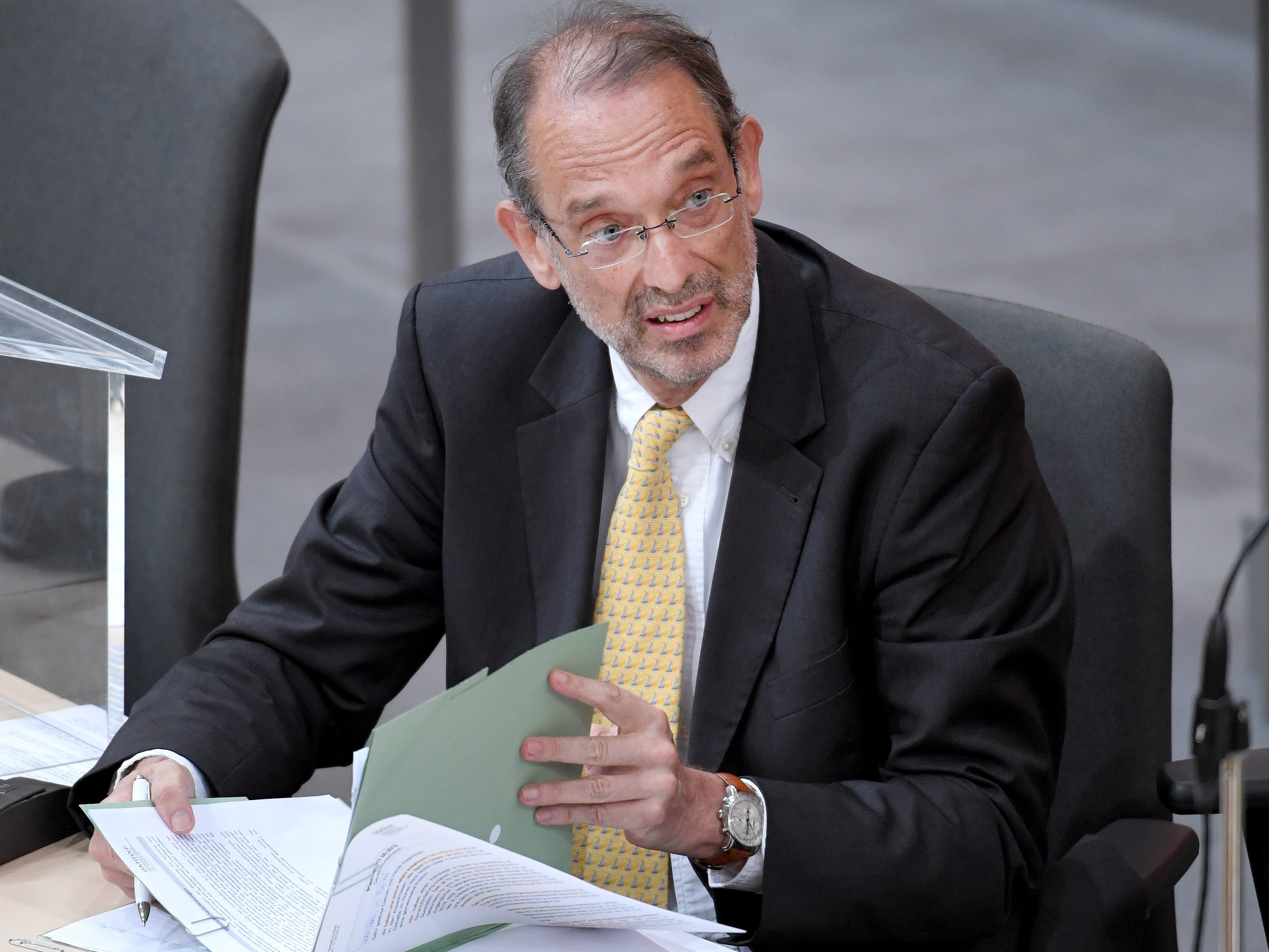 Bildungsminister Faßmann hält an der Zentralmatura fest. Bildungsminister Faßmann hält an der Zentralmatura fest.