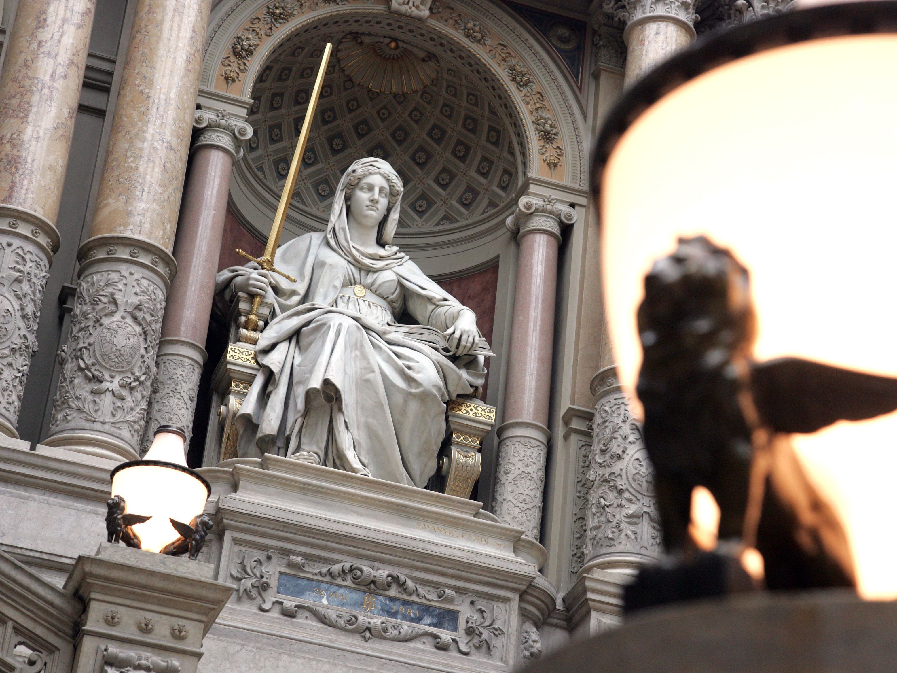 Der Angeklagte raste in selbstmörderischer Absicht durch Wien-Penzing. Der Angeklagte raste in selbstmörderischer Absicht durch Wien-Penzing.