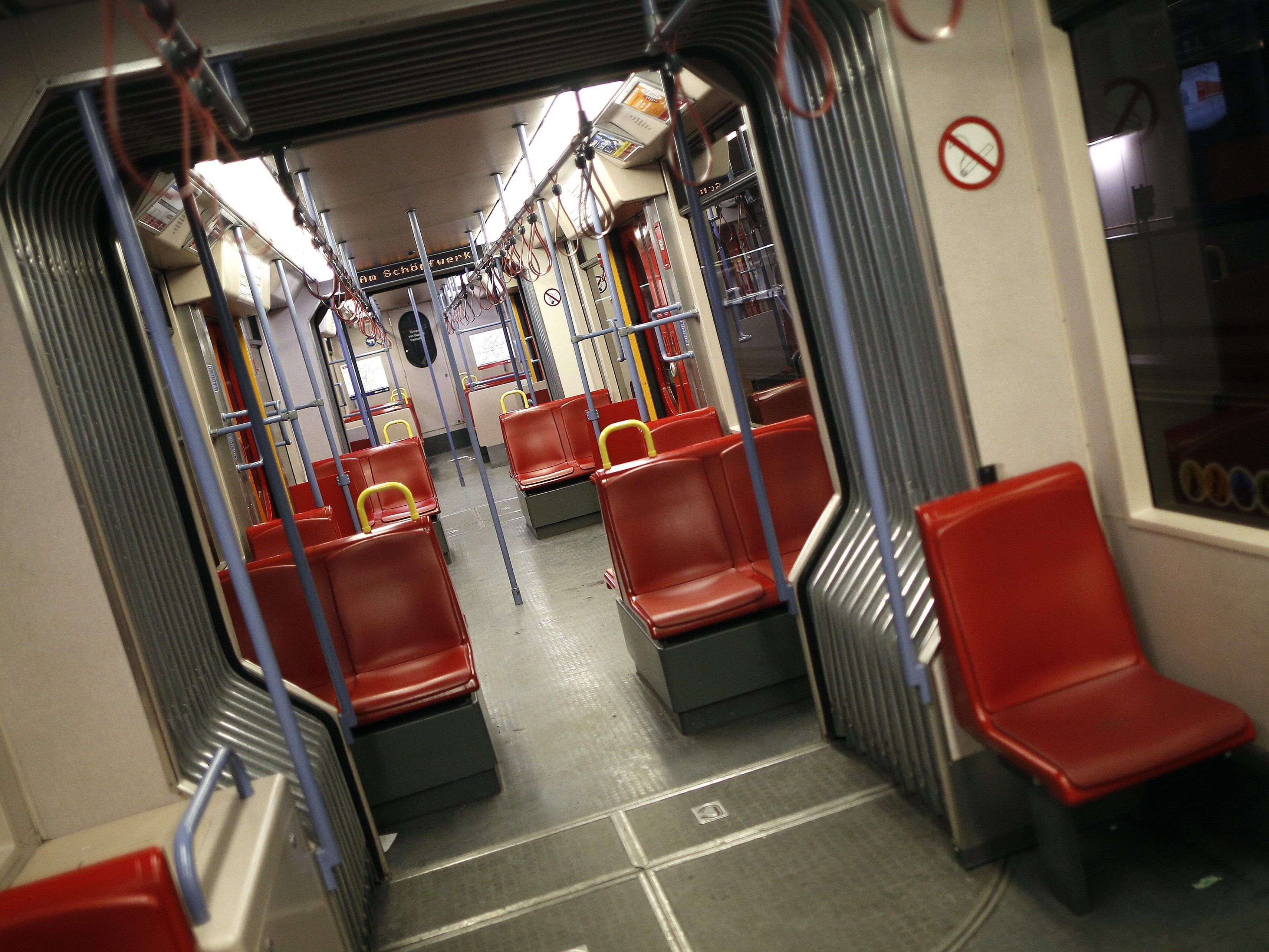 Das Essen von starkriechenden Speisen wird in der U-Bahnlinie U6 verboten.