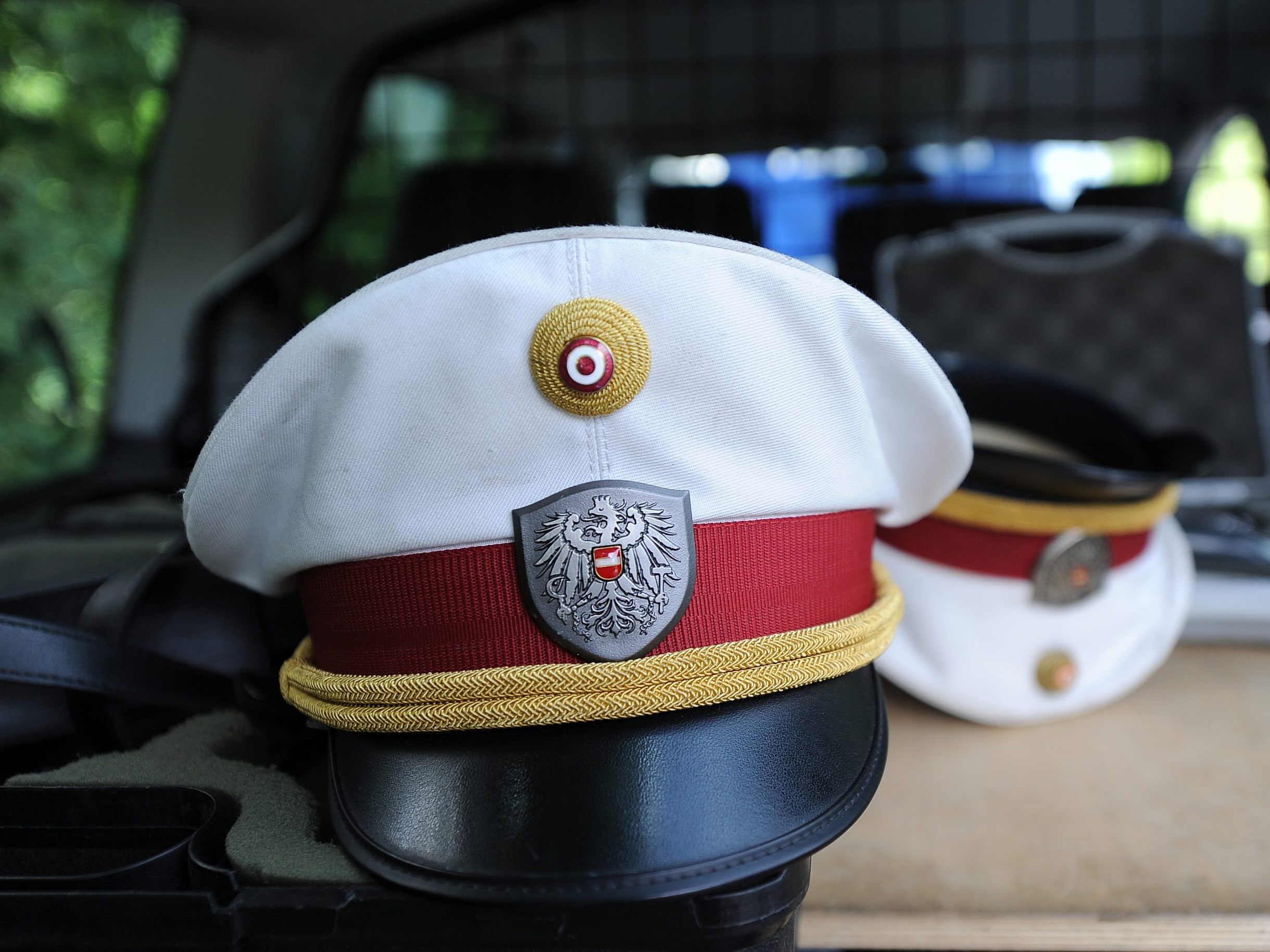 Nach dem Bombenanschlag auf Zeugen Jehovas in der Steiermark gibt es einen Verdächtigen. Nach dem Bombenanschlag auf Zeugen Jehovas in der Steiermark gibt es einen Verdächtigen.