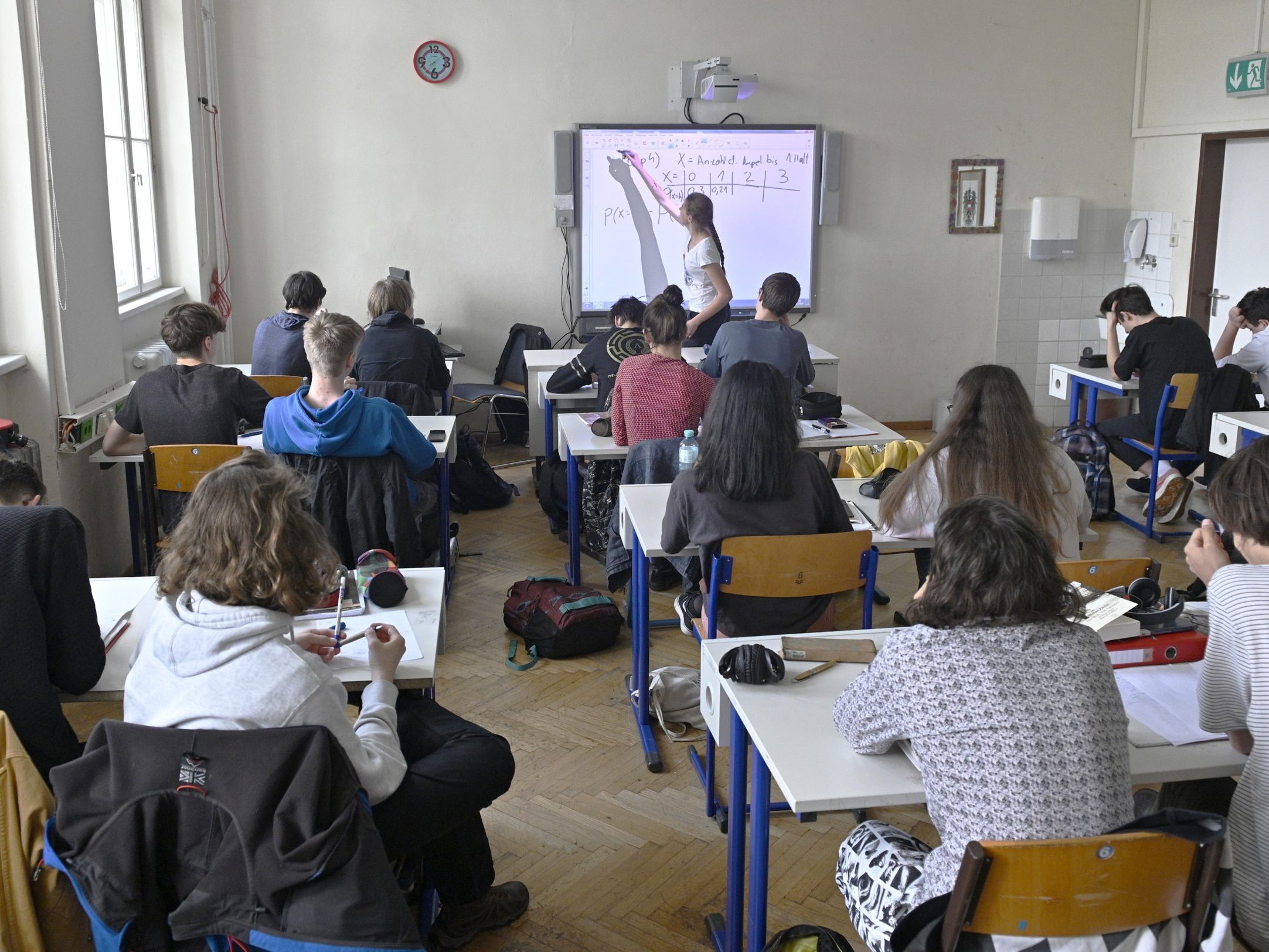 Lehrer berichten von wachsendem Arbeitsdruck. Lehrer berichten von wachsendem Arbeitsdruck.
