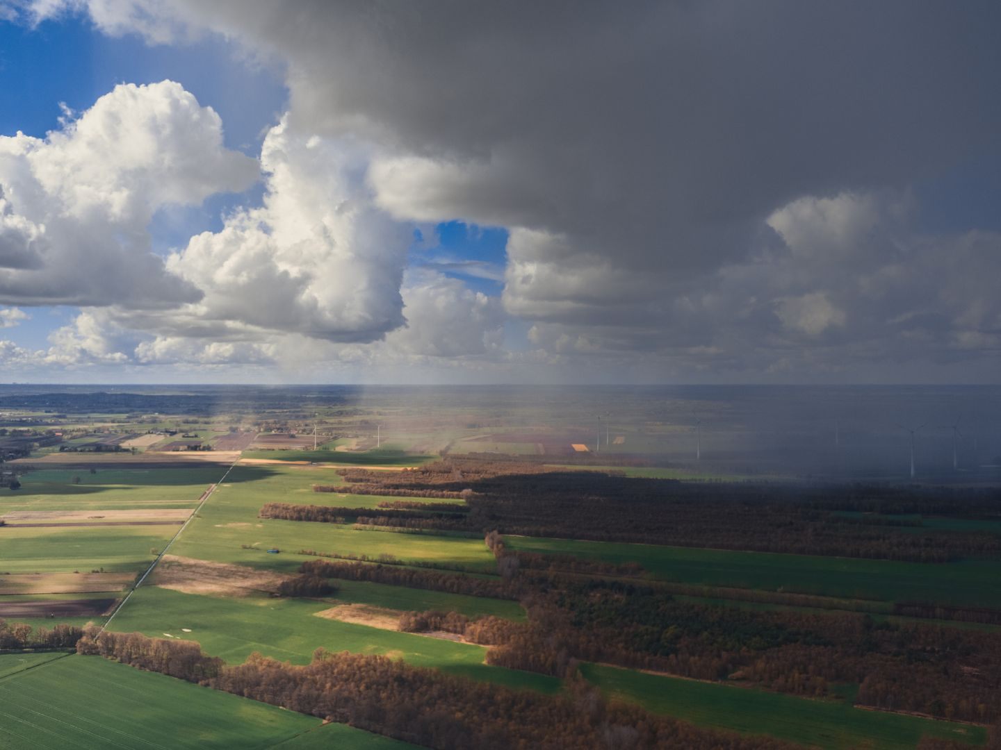Das Wetter in Österreich wird sommerlich warm, aber auch regnerisch und gewittrig. Das Wetter in Österreich wird sommerlich warm, aber auch regnerisch und gewittrig.