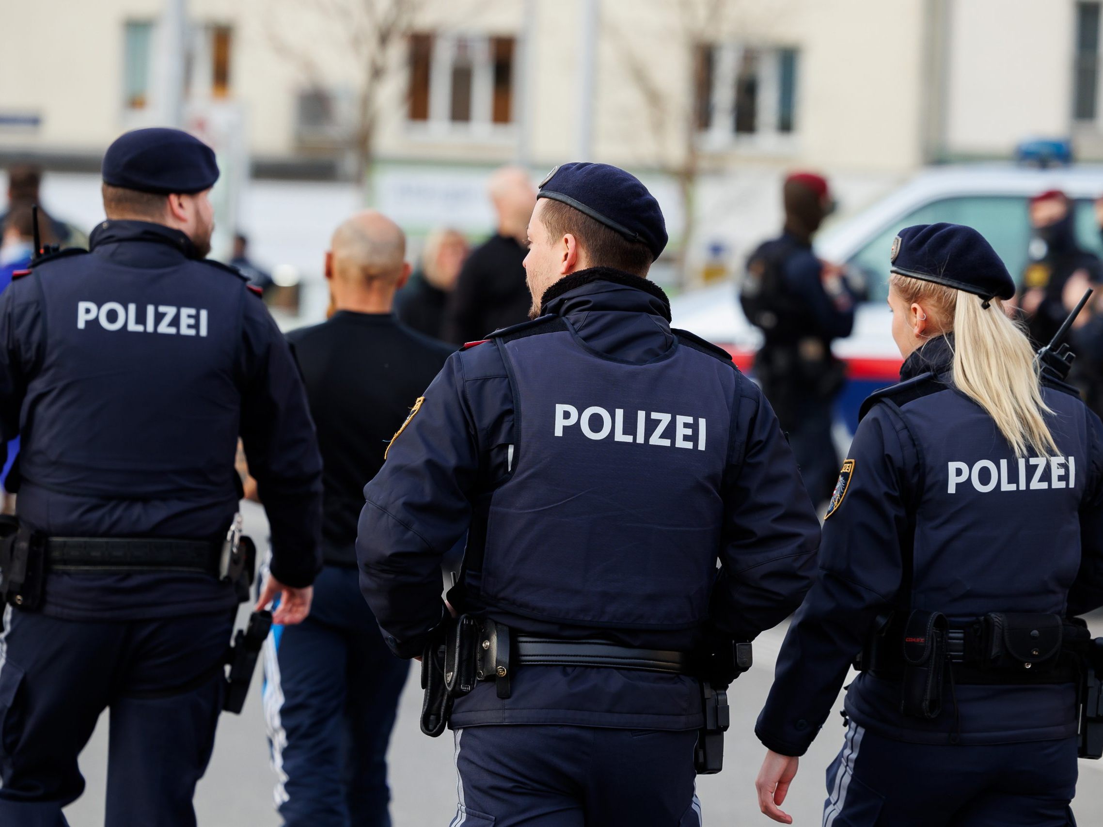 Der Personalstand soll laufend aufgestockt werden. Der Personalstand soll laufend aufgestockt werden.