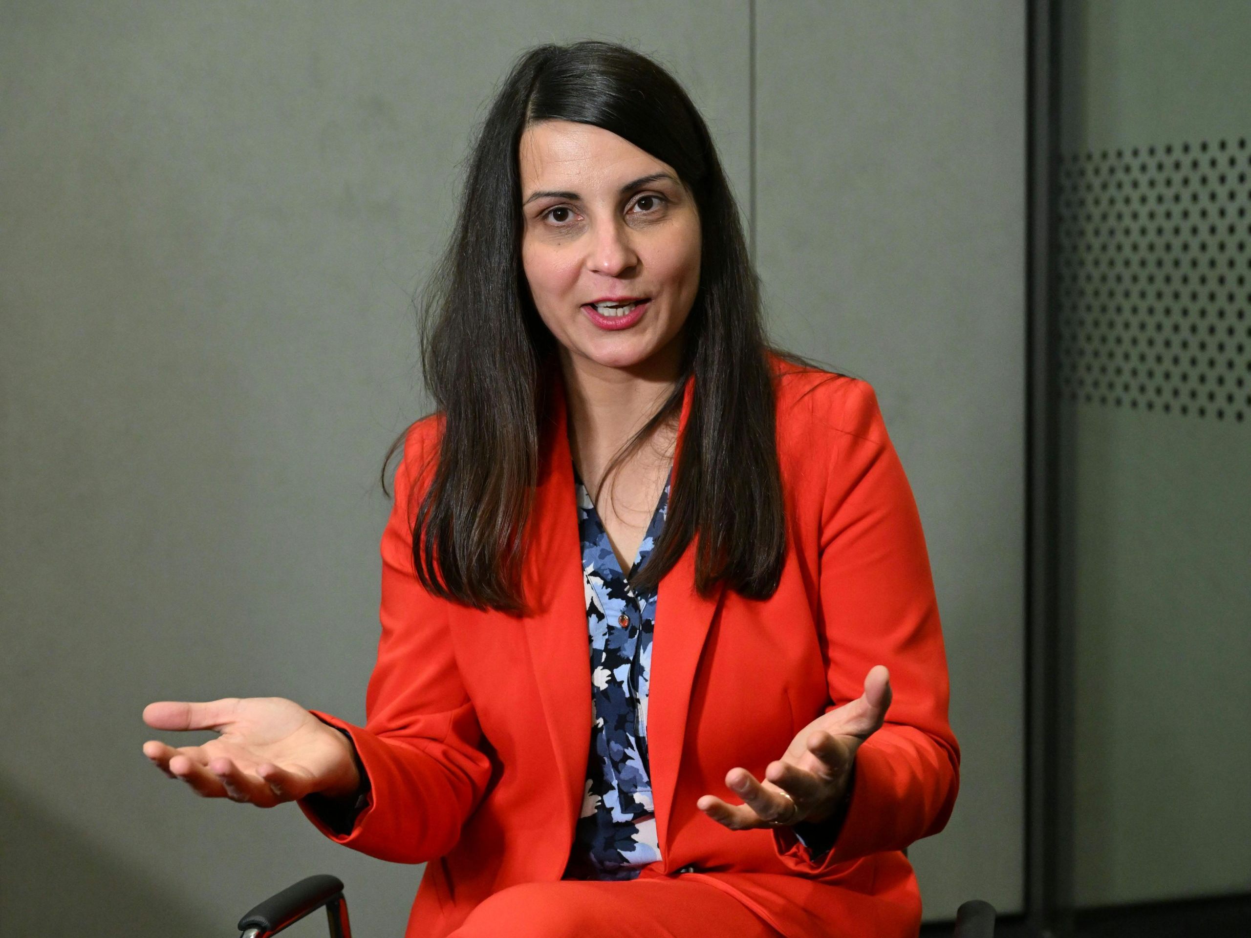 Solange Ungarn grundlegende Menschenrechte mit Füßen trete, "darf kein Cent aus Brüssel nach Ungarn fließen", so Disoski. Solange Ungarn grundlegende Menschenrechte mit Füßen trete, "darf kein Cent aus Brüssel nach Ungarn fließen", so Disoski.