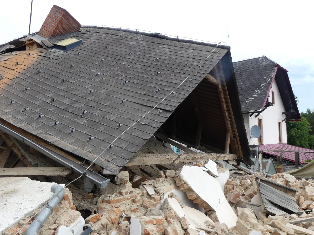 Der Schwerverletzte verstarb im Spital. Der Schwerverletzte verstarb im Spital.