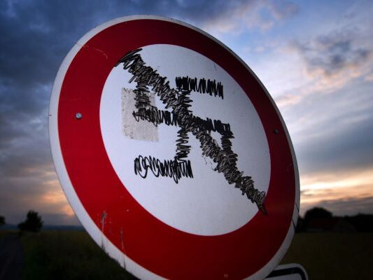 Auch die Zahl der Anzeigen nach dem Verbotsgesetz ist gestiegen Auch die Zahl der Anzeigen nach dem Verbotsgesetz ist gestiegen