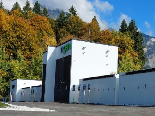 Österreichs größtes Batteriespeicher-Kraftwerk steht in Arnoldstein Österreichs größtes Batteriespeicher-Kraftwerk steht in Arnoldstein