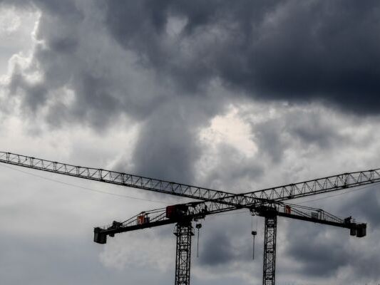 Ifo-Ökonom sieht dunkle Wolken über Deutschlands Wirtschaft Ifo-Ökonom sieht dunkle Wolken über Deutschlands Wirtschaft