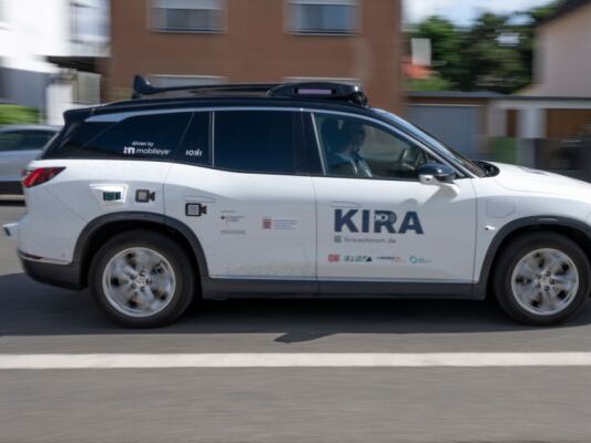 Selbstfahrende Autos verunsichern derzeit noch die Bevölkerung Selbstfahrende Autos verunsichern derzeit noch die Bevölkerung