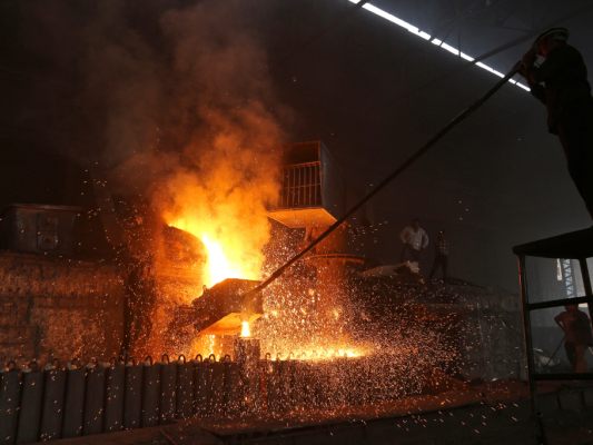 Industrie ist wieder leicht optimistischer Industrie ist wieder leicht optimistischer