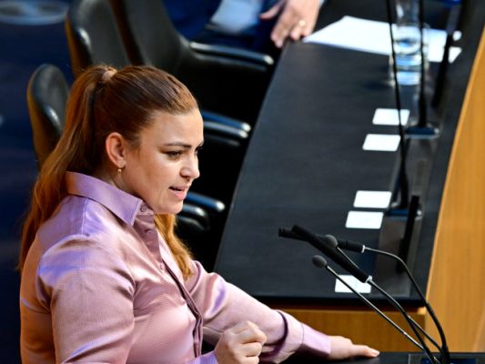 Die Grüne Finanzsprecherin Nina Tomaselli fordert Transparenz Die Grüne Finanzsprecherin Nina Tomaselli fordert Transparenz