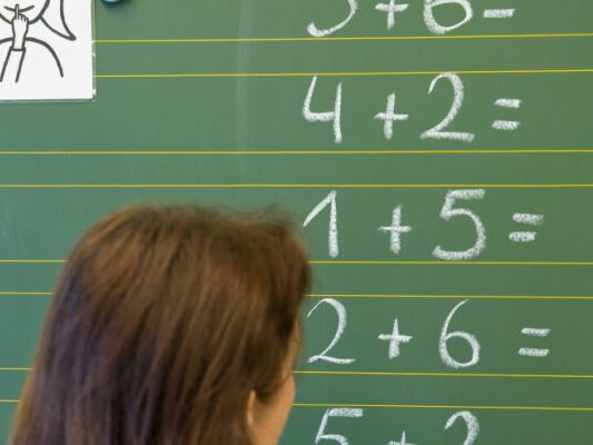 Vor allem Quereinsteiger unterrichten fachfremd Vor allem Quereinsteiger unterrichten fachfremd