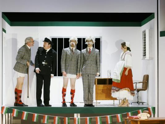 "Komödie mit Banküberfall" im Volkstheater "Komödie mit Banküberfall" im Volkstheater