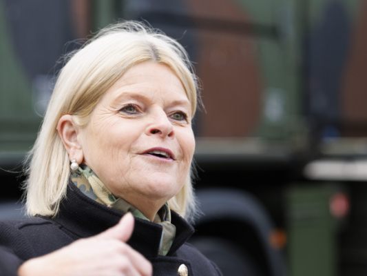 Ministerin Tanner will Österreich verteidigungsfähig machen Ministerin Tanner will Österreich verteidigungsfähig machen