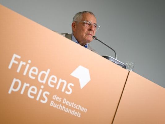 Auszeichnung ist mit 25.000 Euro dotiert Auszeichnung ist mit 25.000 Euro dotiert