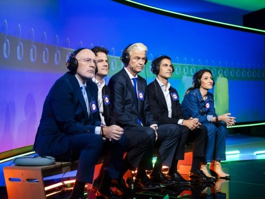 Niederländische Kandidaten und Kandidatin während einer TV-Debatte Niederländische Kandidaten und Kandidatin während einer TV-Debatte