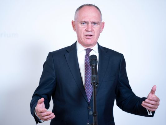 Innenminister Karner treibt Abschiebungen voran Innenminister Karner treibt Abschiebungen voran