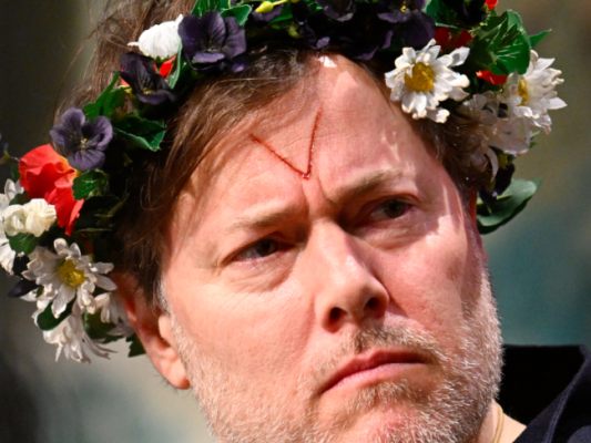 Milo Rau blickt sorgenvoll nach Serbien Milo Rau blickt sorgenvoll nach Serbien