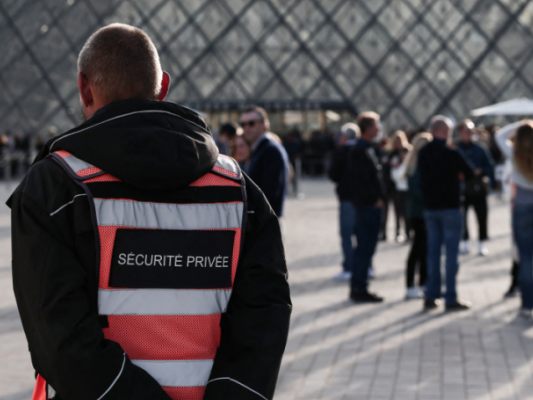 Nach weiteren Verdächtigen wird gefahndet Nach weiteren Verdächtigen wird gefahndet