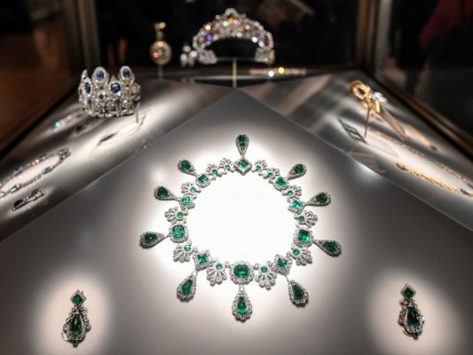 Polizeibehörden bitten um Mithilfe bei der Aufklärung des Juwelenraubs Polizeibehörden bitten um Mithilfe bei der Aufklärung des Juwelenraubs