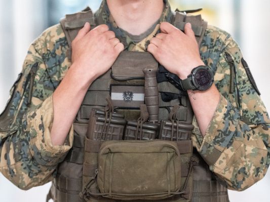 Die Wehrdienstdauer steht zur Diskussion Die Wehrdienstdauer steht zur Diskussion