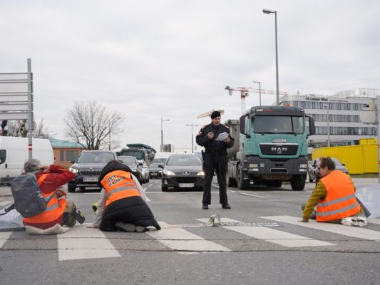 Eine Aktion im Februar 2023 in Wien Eine Aktion im Februar 2023 in Wien