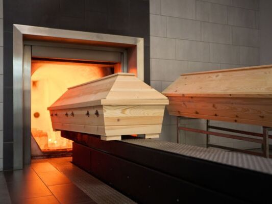 Die Kremation wird - nicht zuletzt aus Kostengründen - immer beliebter Die Kremation wird - nicht zuletzt aus Kostengründen - immer beliebter