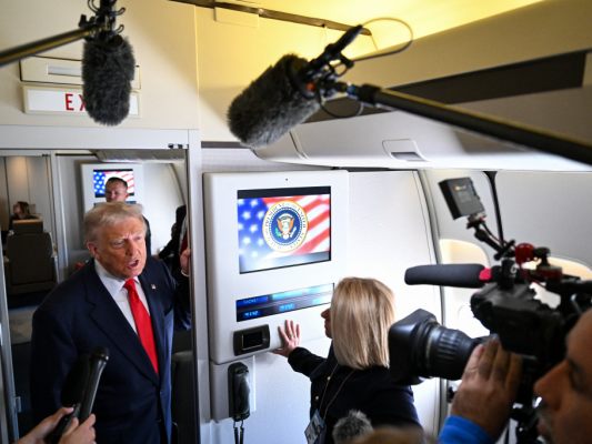 "Andere Länder tun es. Wenn sie es tun, werden wir es auch tun, okay?" "Andere Länder tun es. Wenn sie es tun, werden wir es auch tun, okay?"