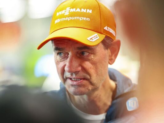 Stefan Horngacher geht in seine letzte Saison als DSV-Sprungtrainer Stefan Horngacher geht in seine letzte Saison als DSV-Sprungtrainer