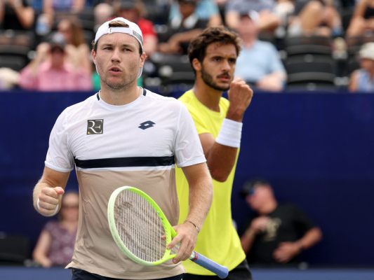 Lucas Miedler/l. und Francisco Cabral jubeln über den wertvollen Sieg Lucas Miedler/l. und Francisco Cabral jubeln über den wertvollen Sieg