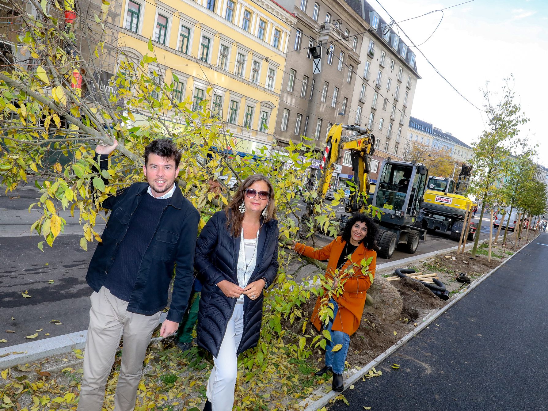 Baumpflanzung und Radwegbefahrung in der Alserbachstraße. Baumpflanzung und Radwegbefahrung in der Alserbachstraße.