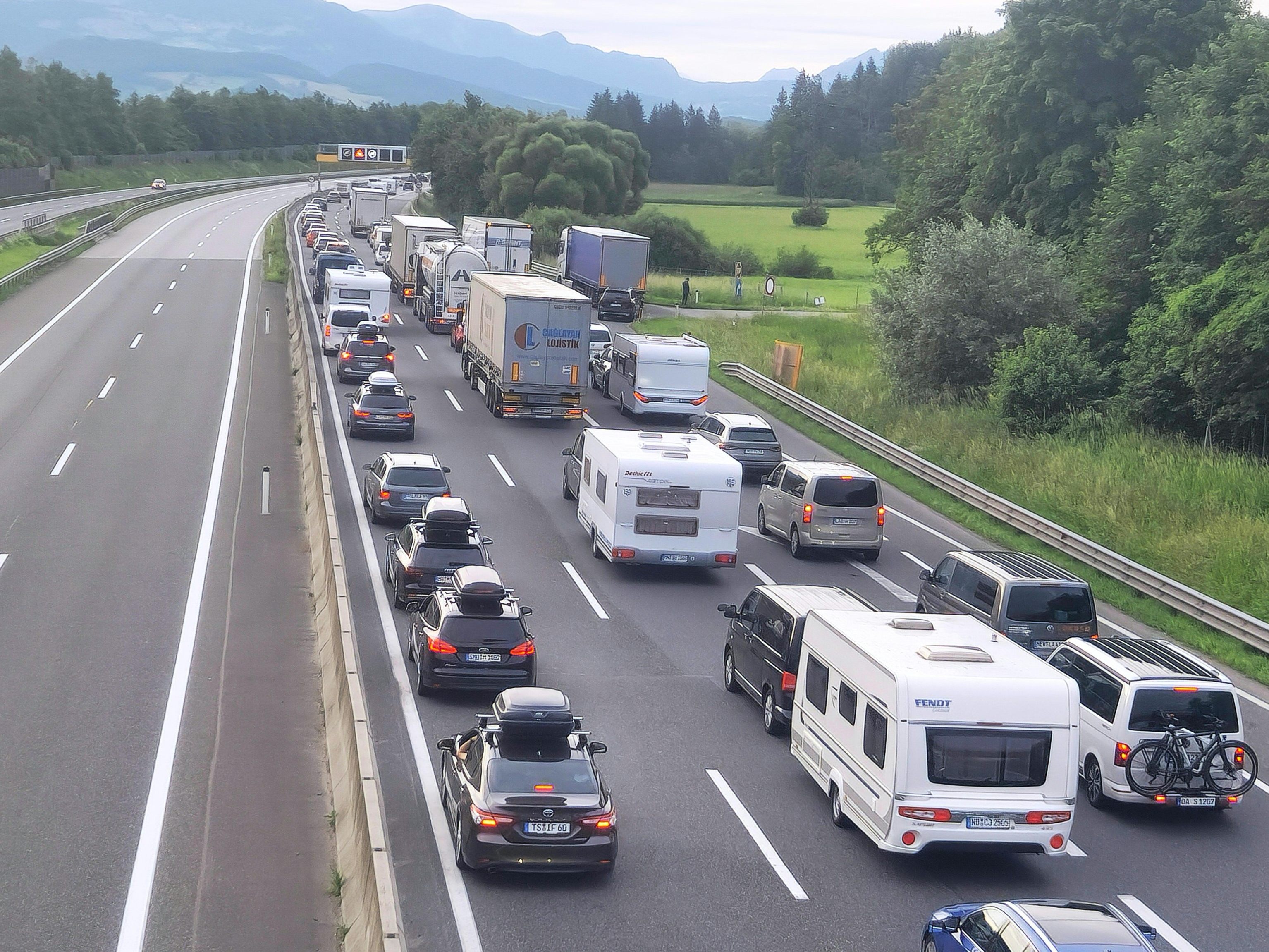Am Wochenende kommt es wieder zu vollen Straßen. Am Wochenende kommt es wieder zu vollen Straßen.