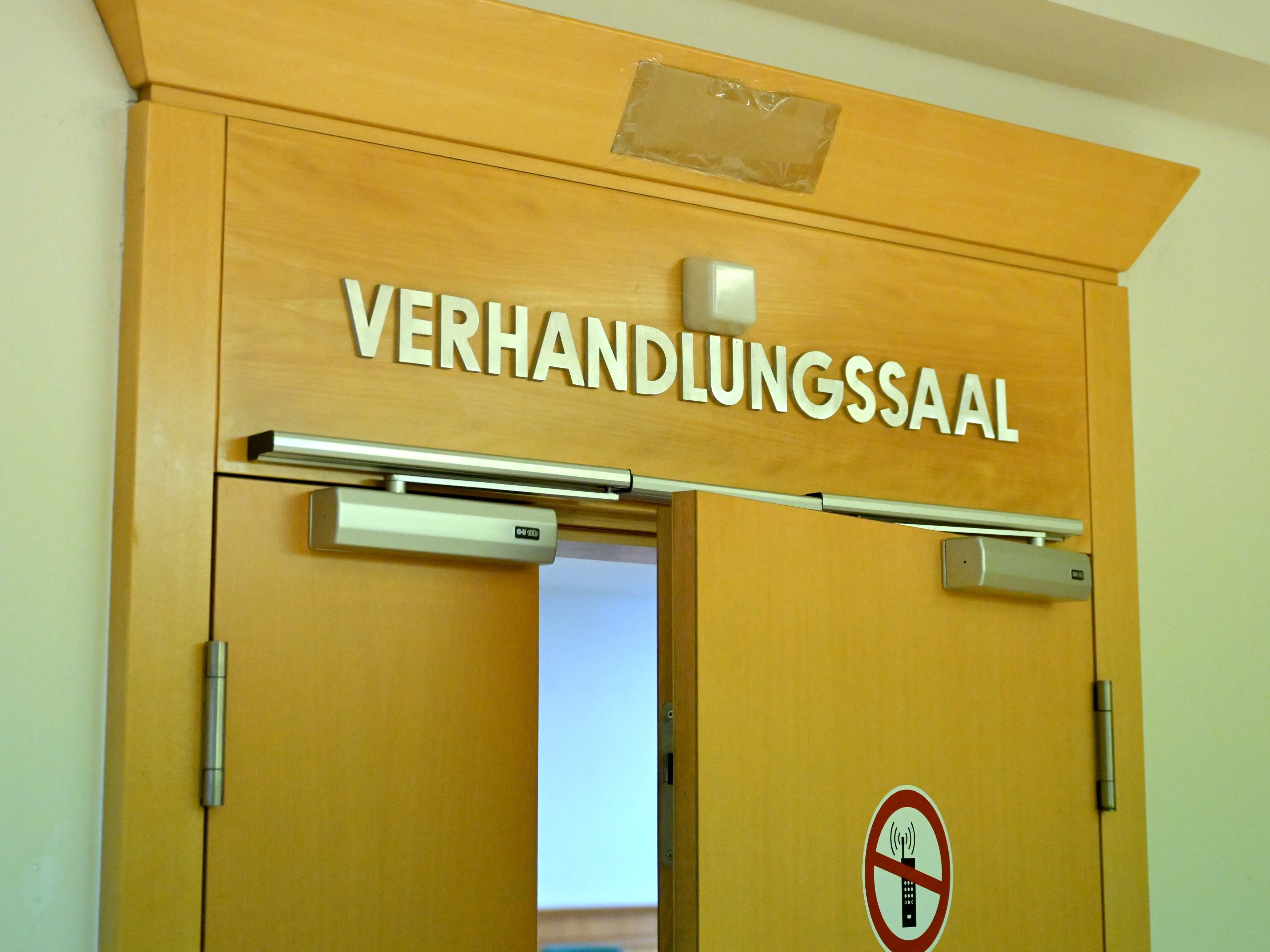 Sechs Monate bedingt nach einer Drohung gegen Nehammer. Sechs Monate bedingt nach einer Drohung gegen Nehammer.