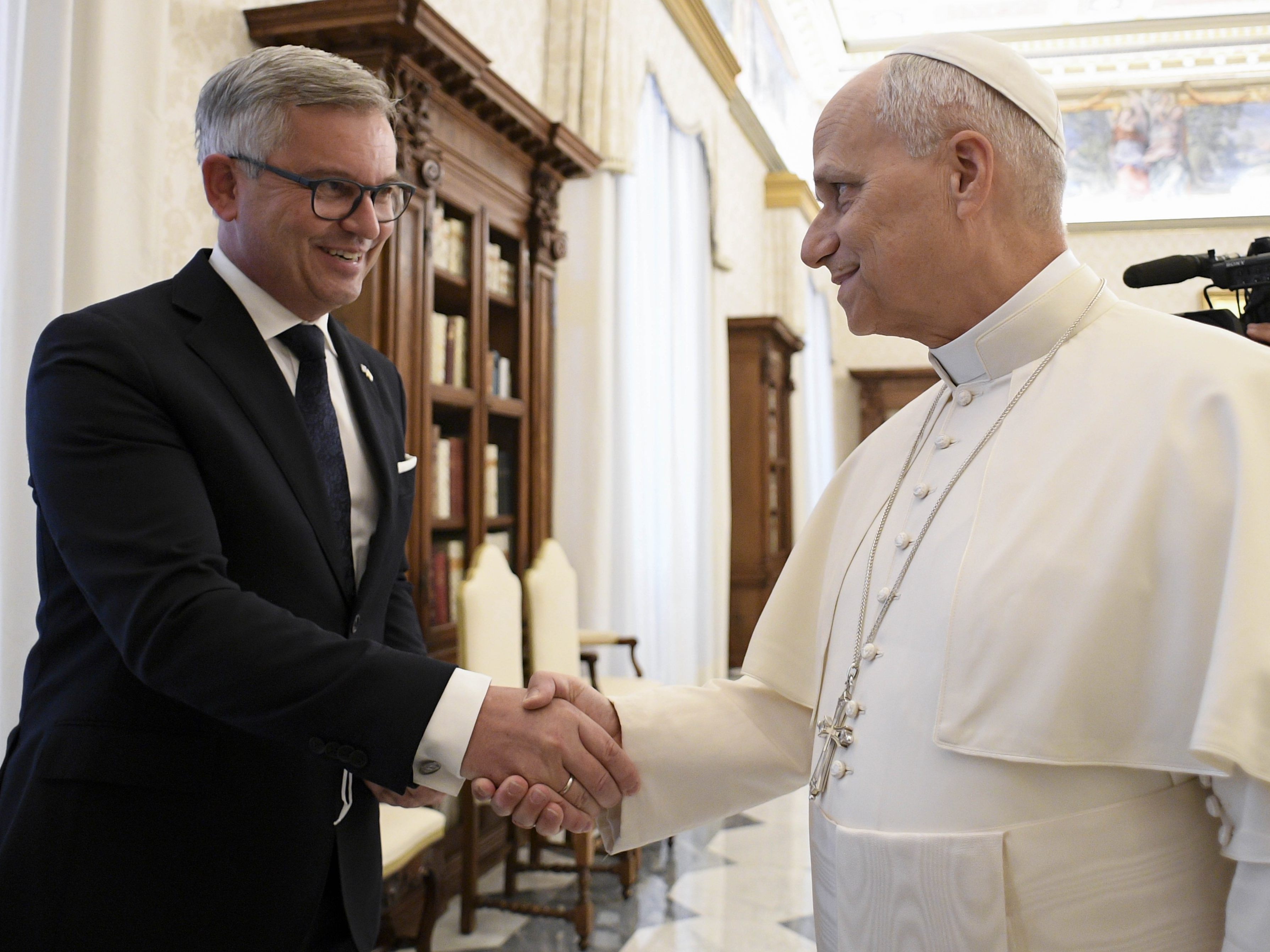 Papst Leo XIV. empfing EU-Kommissar Brunner. Papst Leo XIV. empfing EU-Kommissar Brunner.