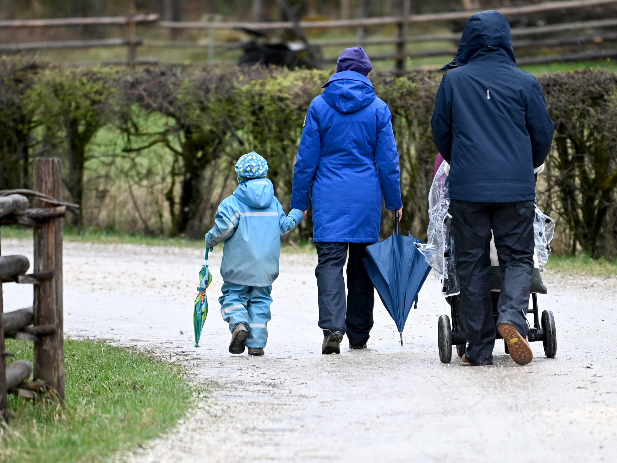 Die erste Wochenhälfte fällt vielerorts ins Wasser. Die erste Wochenhälfte fällt vielerorts ins Wasser.