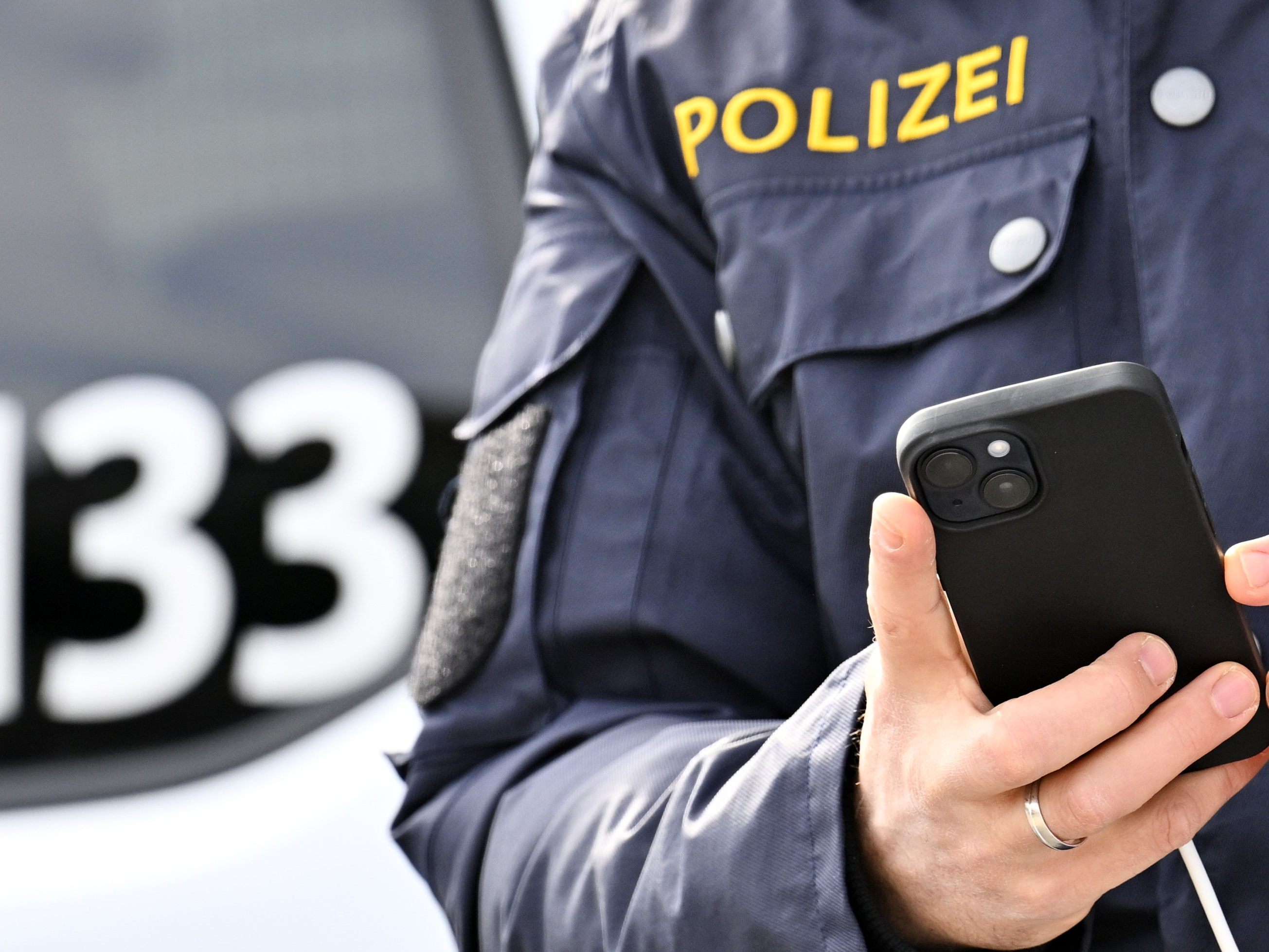 Nach einem Arbeitsunfall in Niederösterreich gibt es einen Toten zu beklagen. Nach einem Arbeitsunfall in Niederösterreich gibt es einen Toten zu beklagen.