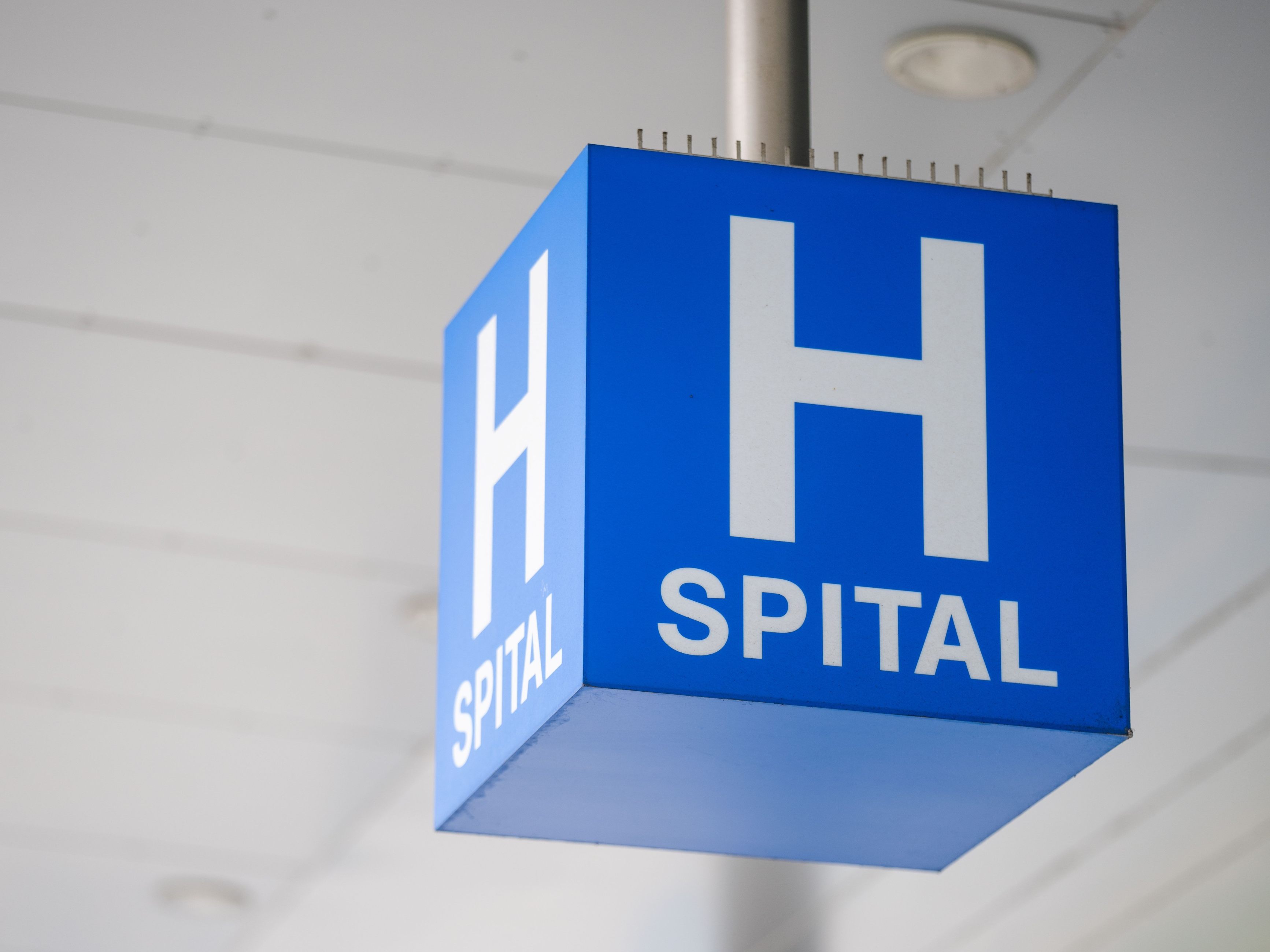 Autoinsassinnen nach Unfall im Bezirk Tulln in Spitäler gebracht. Autoinsassinnen nach Unfall im Bezirk Tulln in Spitäler gebracht.