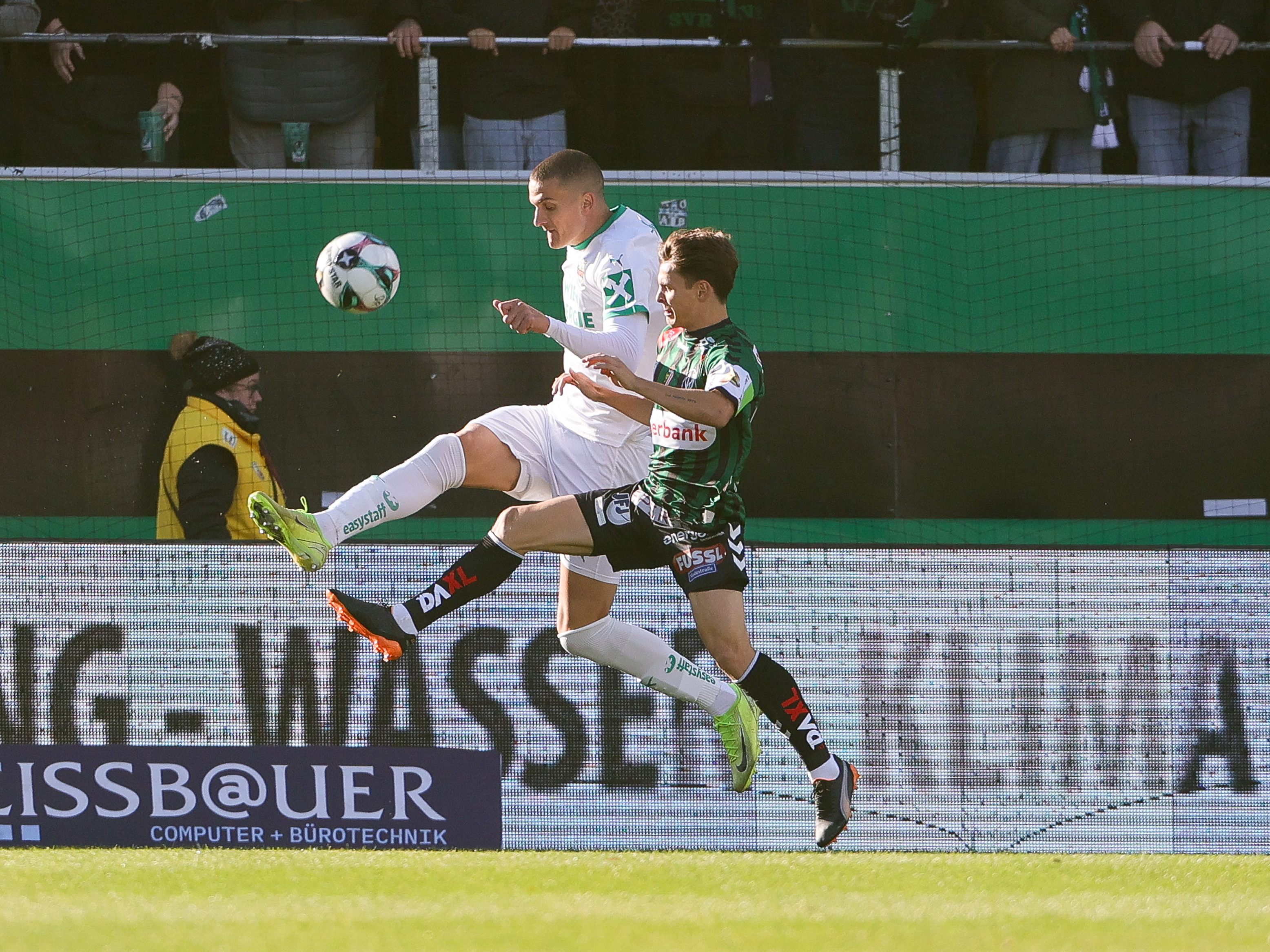 Rapid holte einen 2:0-Sieg in Ried. Rapid holte einen 2:0-Sieg in Ried.