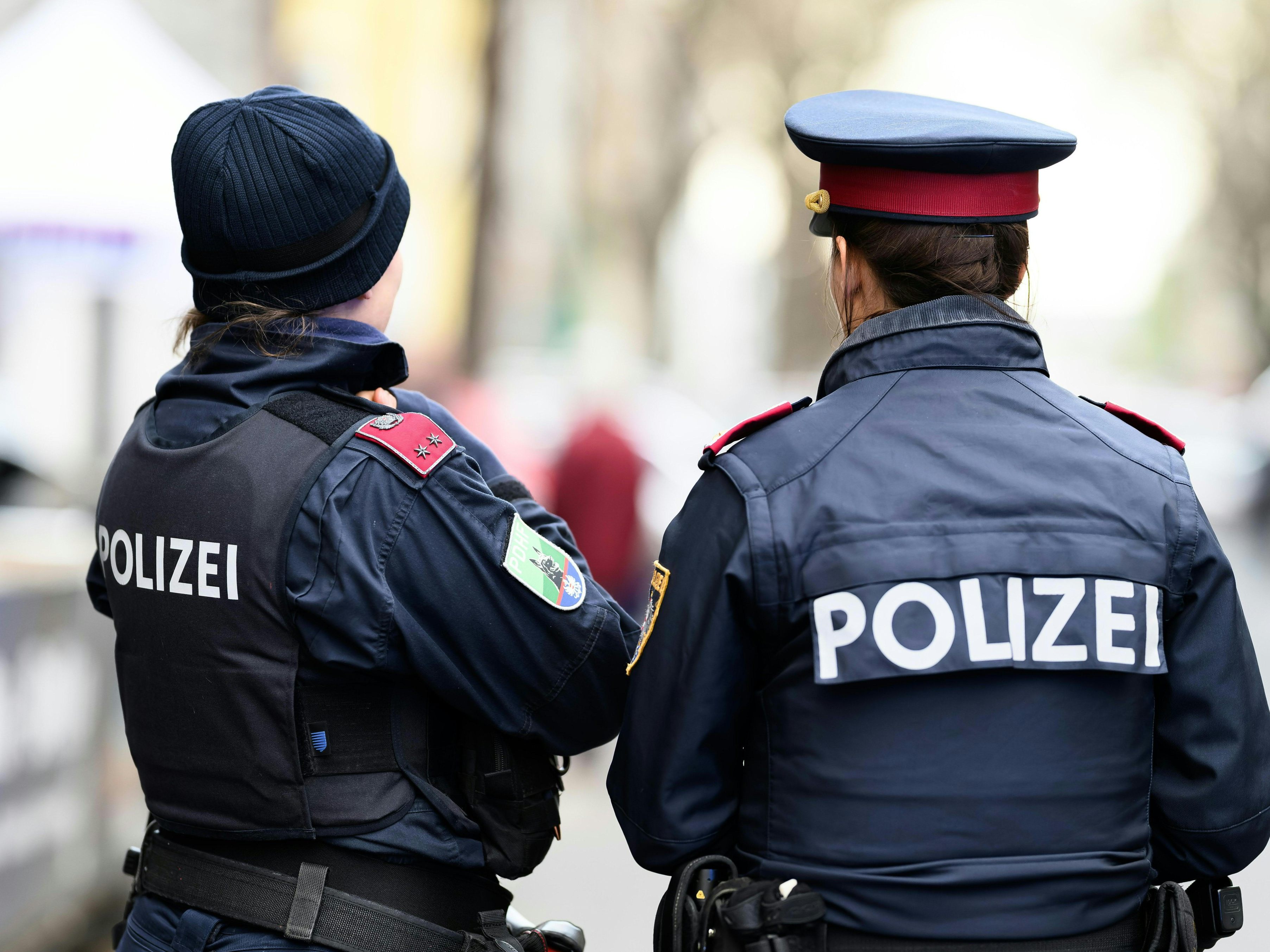 Die Polizei bittet um Hinweise. Die Polizei bittet um Hinweise.
