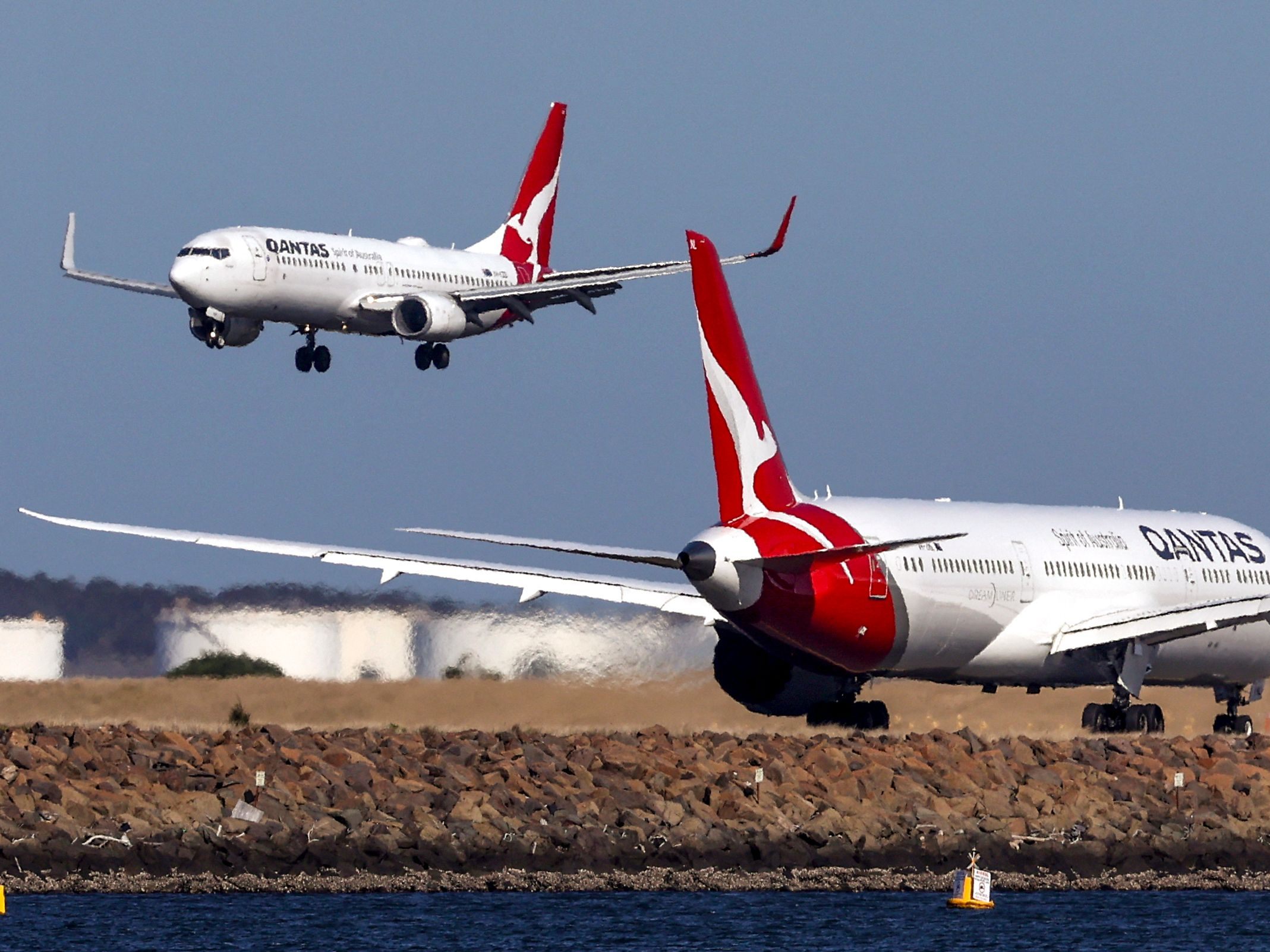 Ein Cyberangriff über einen Drittanbieter hat zum Diebstahl von Daten von rund 5,7 Millionen Qantas-Kunden geführt. Ein Cyberangriff über einen Drittanbieter hat zum Diebstahl von Daten von rund 5,7 Millionen Qantas-Kunden geführt.