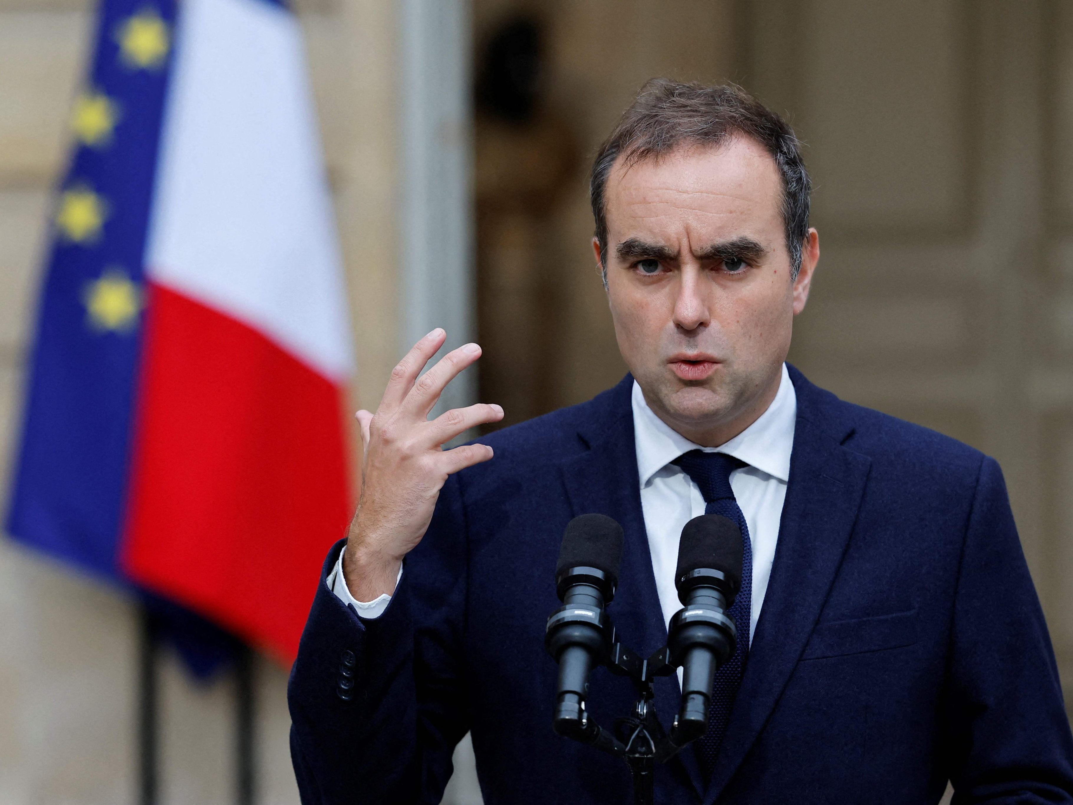 Lecornu wurde von Emmanuel Macron erneut zum Premierminister ernannt. Lecornu wurde von Emmanuel Macron erneut zum Premierminister ernannt.