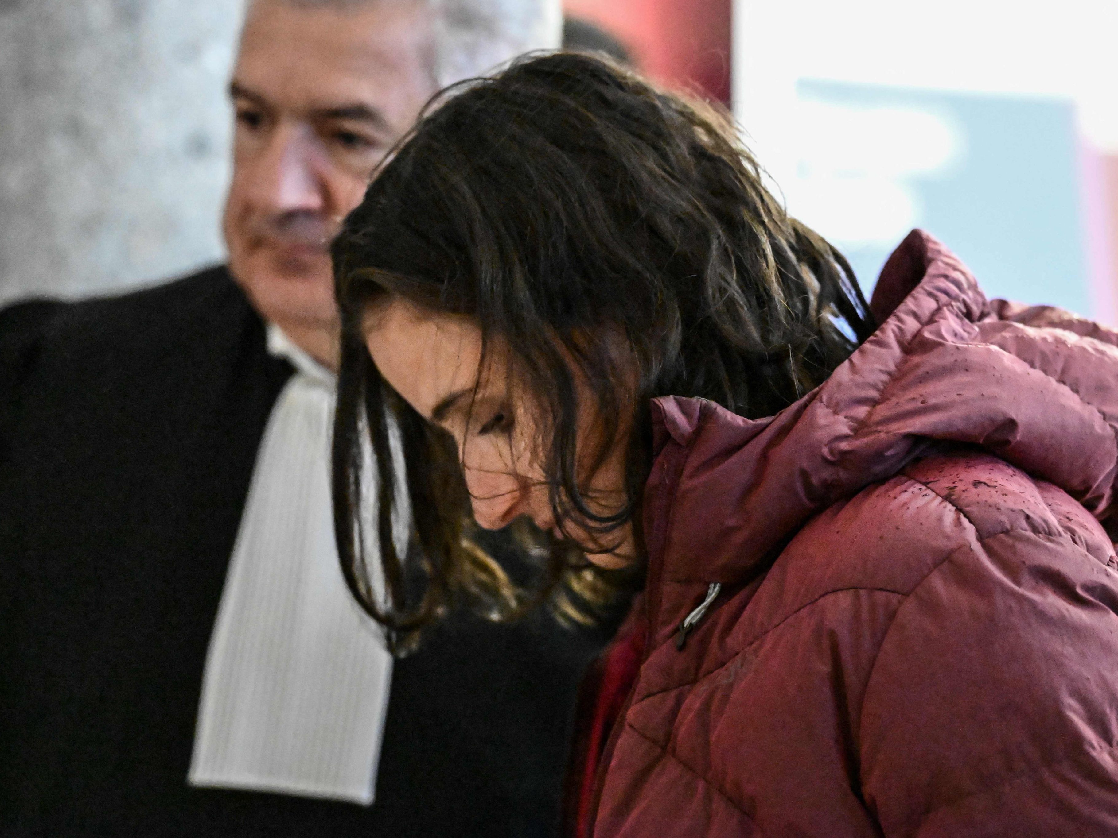 Biathlon-Weltmeisterin Julia Simon (29) hat trotz eines Vermögens von über 300.000 Euro Teamkolleginnen bestohlen. Biathlon-Weltmeisterin Julia Simon (29) hat trotz eines Vermögens von über 300.000 Euro Teamkolleginnen bestohlen.