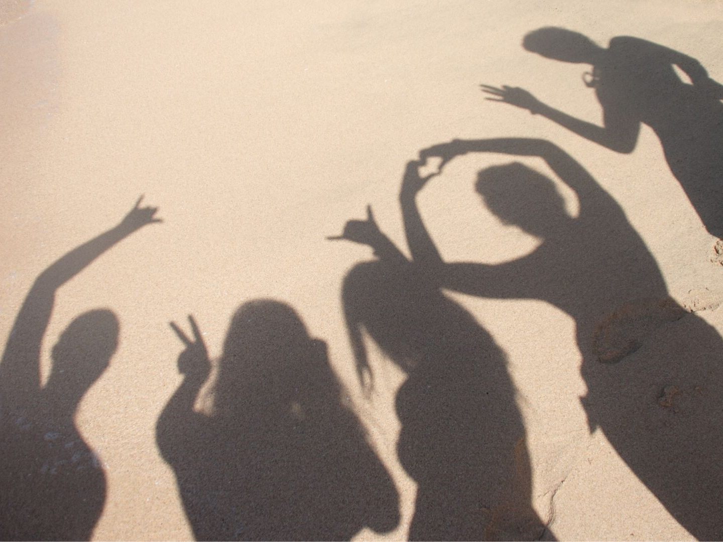 Mehr enge soziale Kontakte treiben politische Polarisierungen voran, ergab eine Wiener Studie. Mehr enge soziale Kontakte treiben politische Polarisierungen voran, ergab eine Wiener Studie.