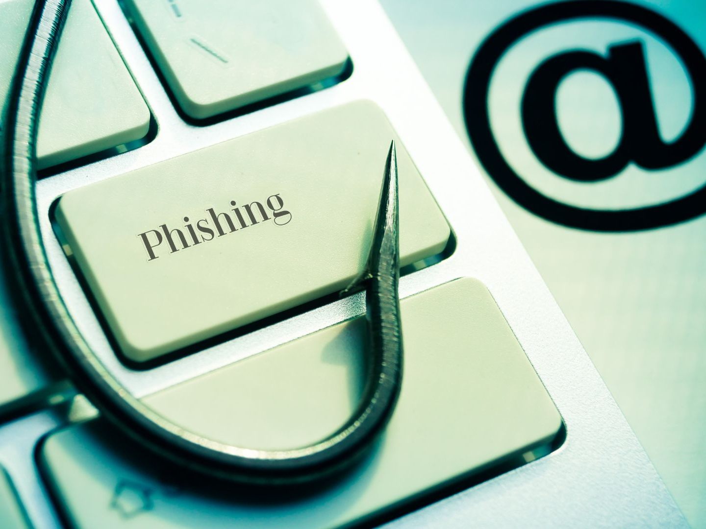 Phishing bedeutet das Abfischen sensibler Daten über gefälschte Webseiten, E-Mails, SMS oder Telefonanrufe. Phishing bedeutet das Abfischen sensibler Daten über gefälschte Webseiten, E-Mails, SMS oder Telefonanrufe.