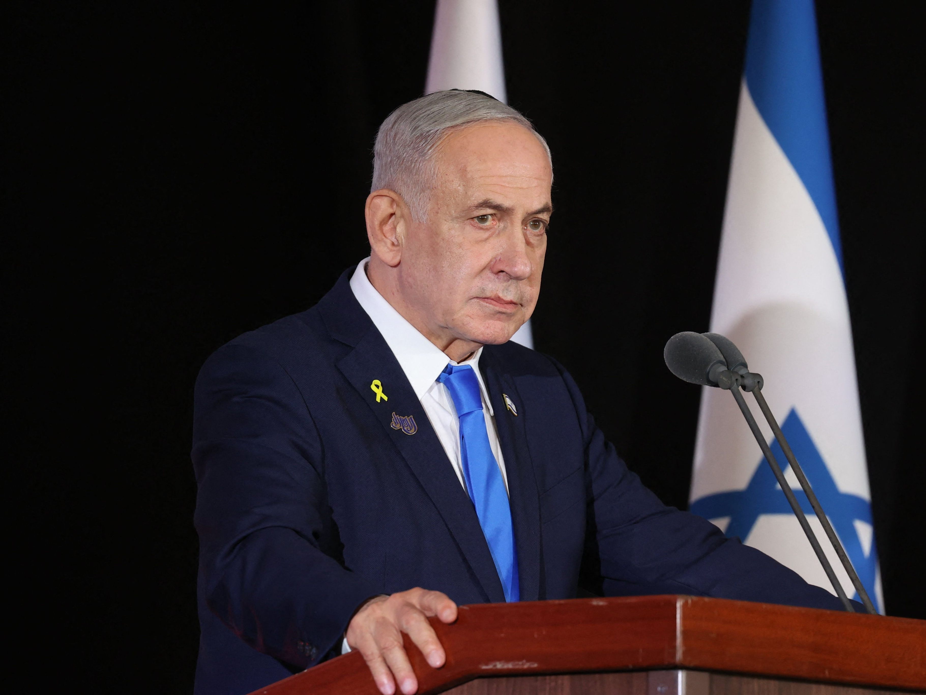 Netanyahu ordnet Angriffe im Gazastreifen an. Netanyahu ordnet Angriffe im Gazastreifen an.