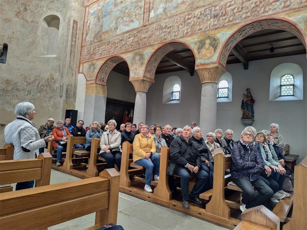 Die Mitglieder in der Kirche St. Georg auf der Reichenau Die Mitglieder in der Kirche St. Georg auf der Reichenau