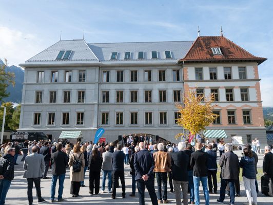 Architektur verbindet Alt und Neu – Eröffnung der erweiterten „Schule im Park“ Architektur verbindet Alt und Neu – Eröffnung der erweiterten „Schule im Park“