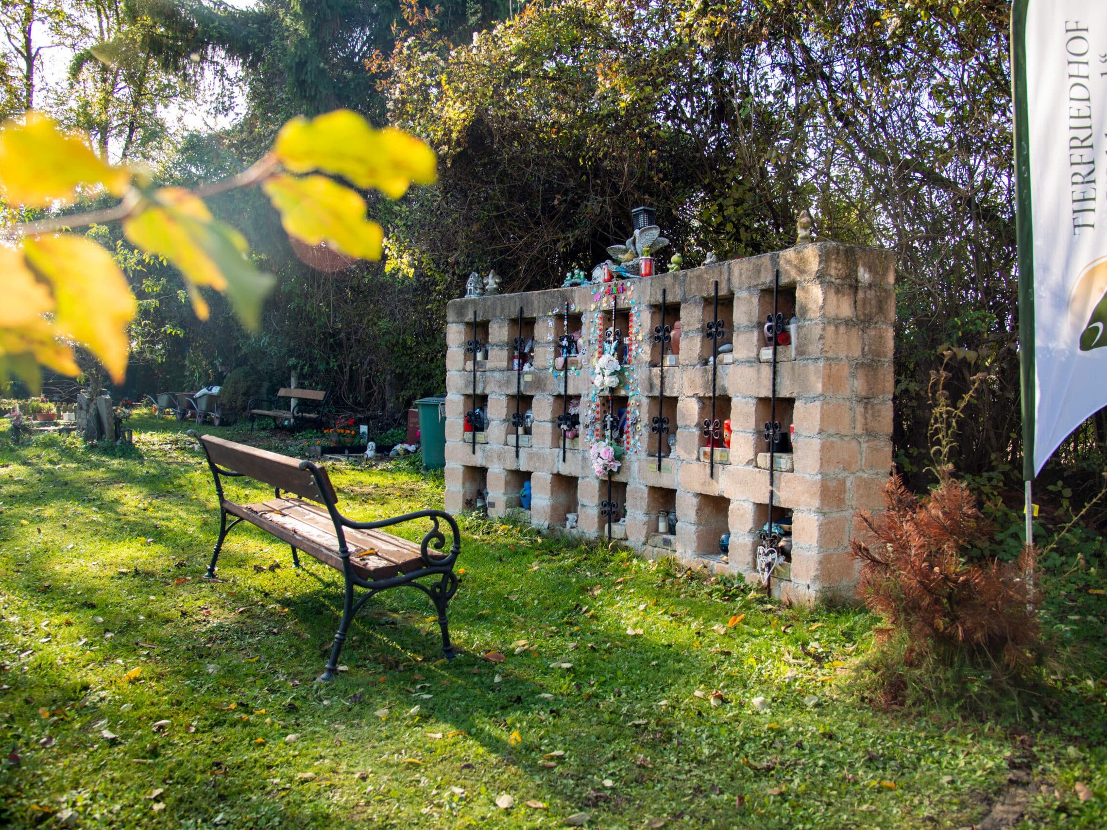 An Allerheiligen gedenken viele auch verstorbenen tierischen Begleitern. An Allerheiligen gedenken viele auch verstorbenen tierischen Begleitern.