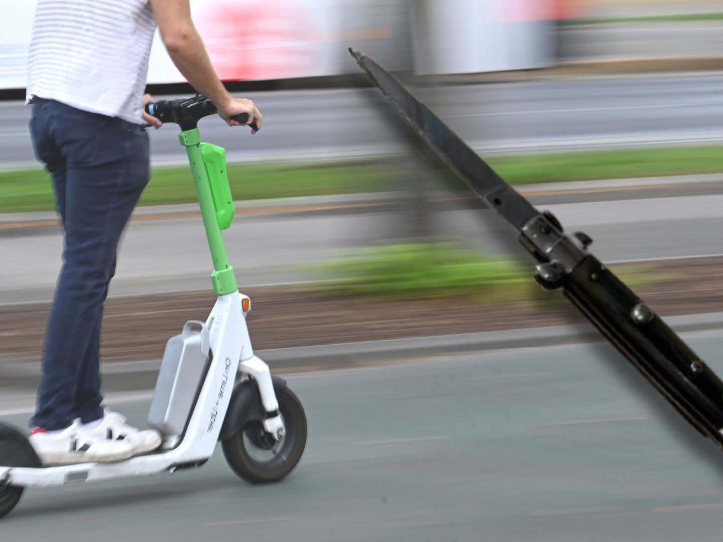 Die Polizei fasste den Messer-Angreifer nach einer Verfolgung durch das Opfer. Die Polizei fasste den Messer-Angreifer nach einer Verfolgung durch das Opfer.