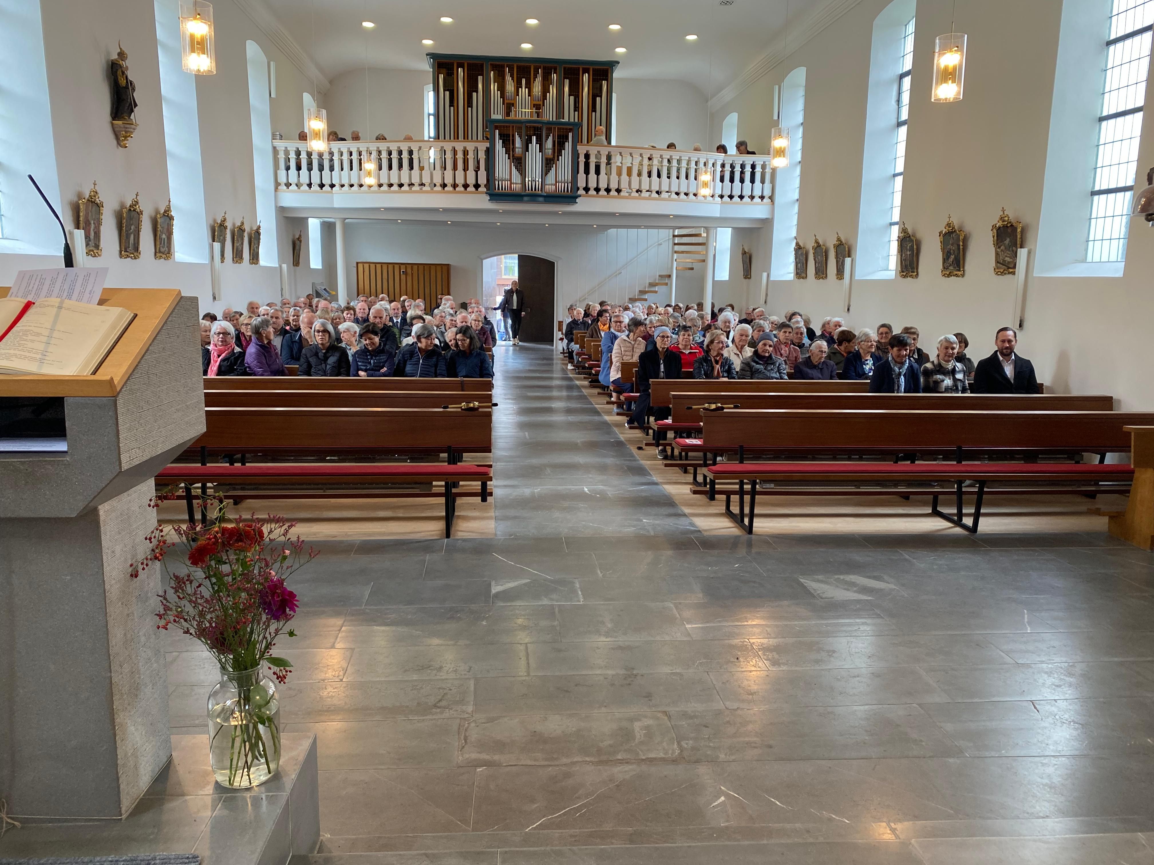 Gut gefülltes Riefensberger Gotteshaus Gut gefülltes Riefensberger Gotteshaus